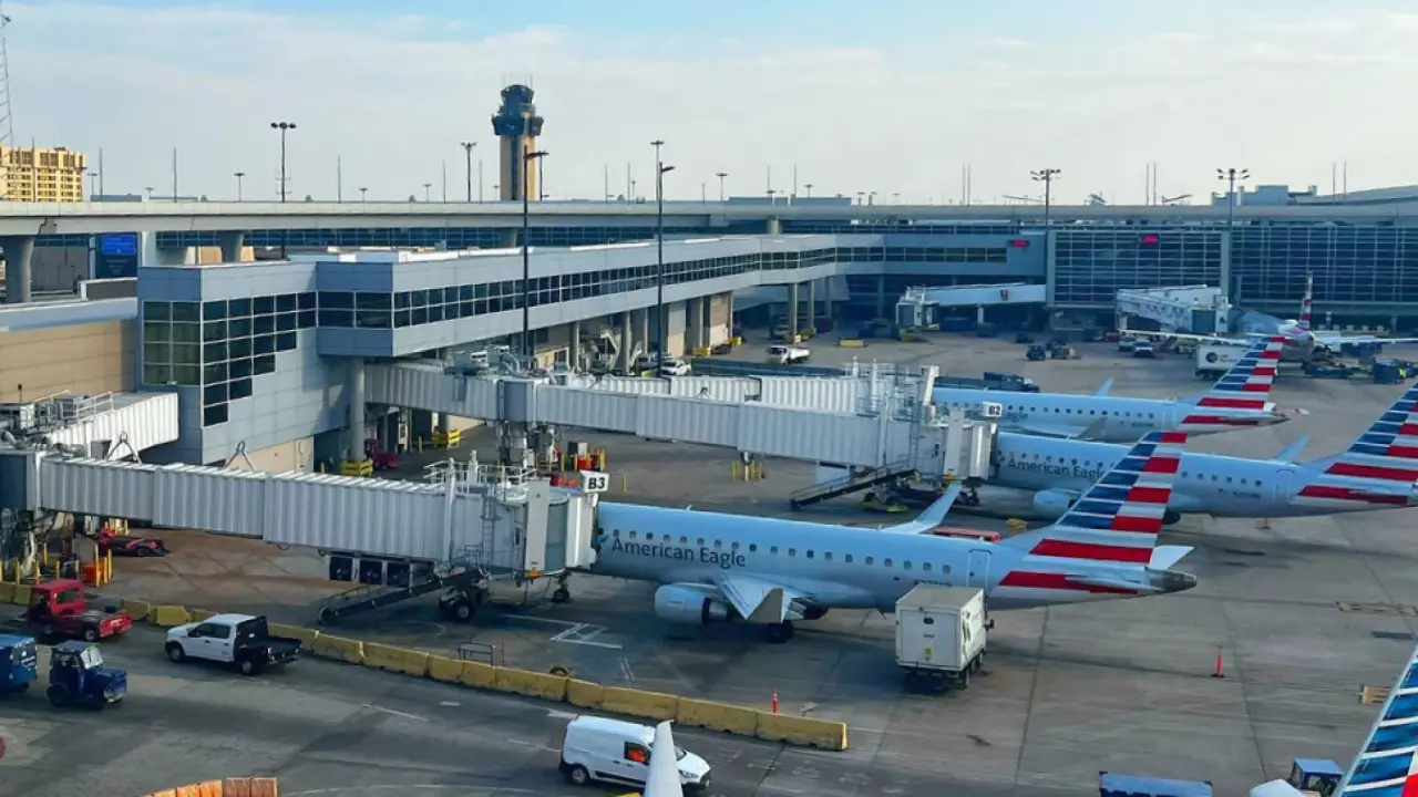 How Big is DFW Airport? Size, Terminals & Runways Details